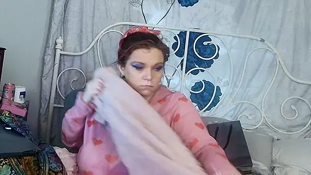 g0lden are0las89 online show from April 18, 2026, 6:45 pm