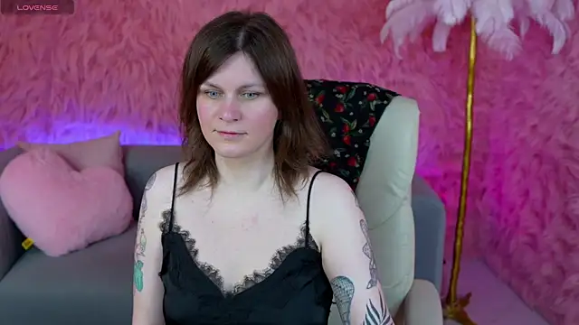 Snapshot of TinaMelt chatting on May 15, 2026, 6:48 pm TinaMelt online show from May 15, 2026, 6:48 pm