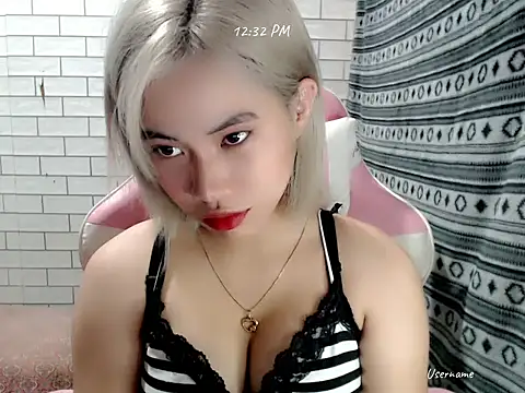 Rainea149 online show from October 6, 2025, 4:32 am