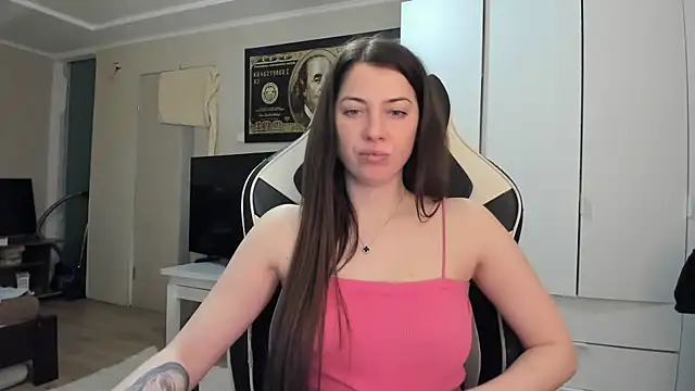 EmiLovsi online show from March 4, 2026, 8:04 pm