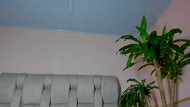 megann hill  online show from September 20, 2025, 1:12 pm