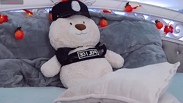 Snapshot of EvaMenders chatting on October 25, 2025, 3:29 pm EvaMenders online show from October 25, 2025, 3:29 pm