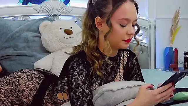 Snapshot of EvaMenders chatting on November 29, 2025, 5:27 pm EvaMenders online show from November 29, 2025, 5:27 pm