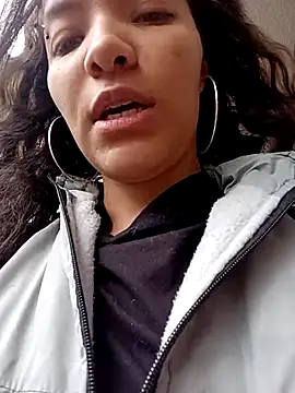 mia blue01 online show from October 5, 2025, 4:27 pm