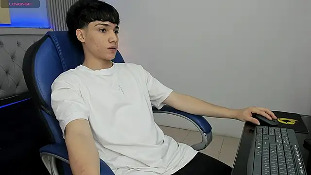 SamBlack  online show from May 20, 2026, 12:22 pm