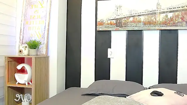 ParisRoux online show from February 22, 2026, 1:31 pm