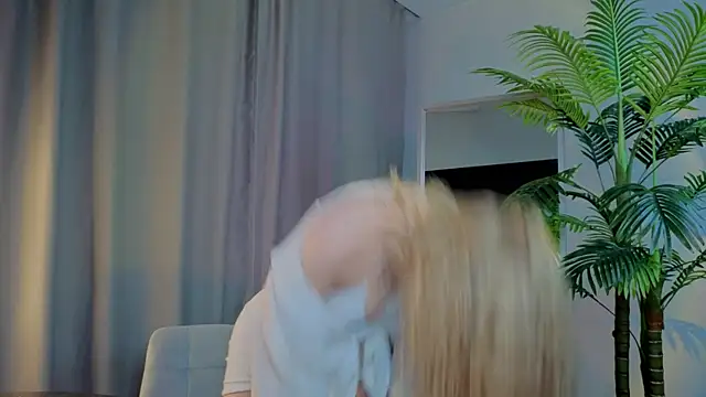 emilyshepar d online show from November 4, 2025, 2:32 am