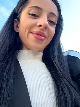 Snapshot of Yesmoree chatting on October 7, 2025, 11:51 am Yesmoree online show from October 7, 2025, 11:51 am