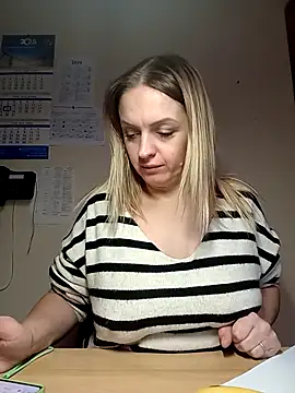 Ami Foxy online show from December 16, 2025, 11:48 am