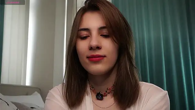 Snapshot of QueenieGitt chatting on June 20, 2026, 2:25 am QueenieGitt online show from June 20, 2026, 2:25 am