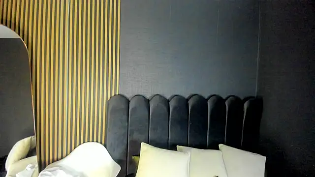 Gina 77 online show from October 23, 2025, 12:04 pm