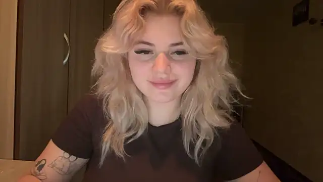 sunshinyflash online show from November 20, 2025, 2:39 pm