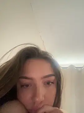 Snapshot of pretty3petite chatting on November 3, 2025, 9:32 am pretty3petite online show from November 3, 2025, 9:32 am