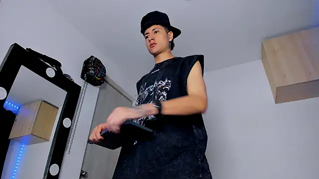 Snapshot of Mateo_Escobar chatting on September 23, 2025, 12:13 am Mateo Escobar online show from September 23, 2025, 12:13 am