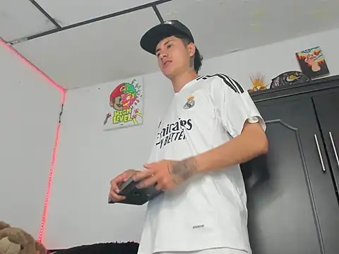 Snapshot of Mateo_Escobar chatting on November 1, 2025, 2:35 am Mateo Escobar online show from November 1, 2025, 2:35 am