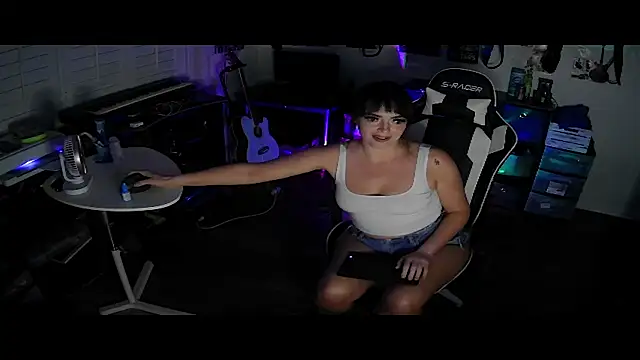 Snapshot of TheSlutMuffin chatting on December 4, 2025, 7:28 am TheSlutMuffin online show from December 4, 2025, 7:28 am