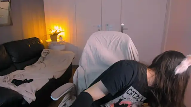 SilverMuse online show from April 9, 2026, 1:16 am