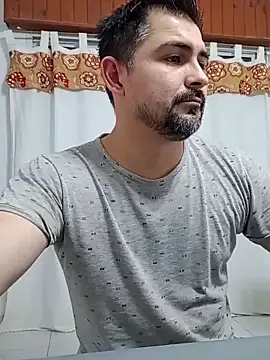 Bradd 32 online show from July 2, 2026, 4:07 am