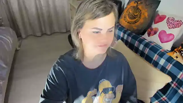 Snapshot of MildMature chatting on December 5, 2025, 7:54 pm MildMature online show from December 5, 2025, 7:54 pm