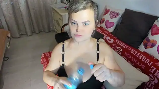 Snapshot of MildMature chatting on January 14, 2026, 9:20 pm MildMature online show from January 14, 2026, 9:20 pm