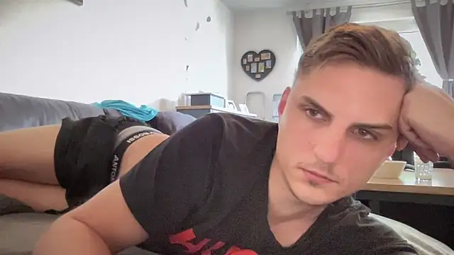 Sweetbooy90 online show from May 13, 2026, 7:39 am