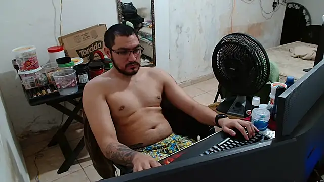 Snapshot of Leonino231 chatting on October 19, 2025, 7:14 pm Leonino231 online show from October 19, 2025, 7:14 pm