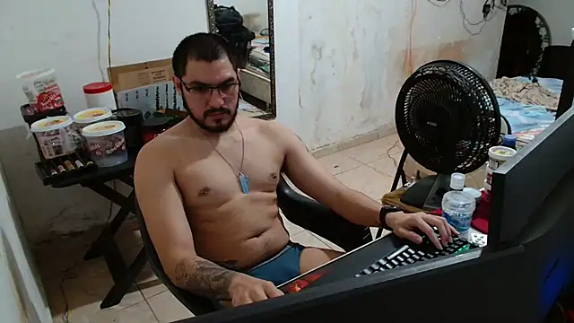 Snapshot of Leonino231 chatting on October 23, 2025, 12:10 am Leonino231 online show from October 23, 2025, 12:10 am