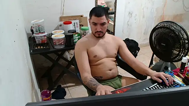 Snapshot of Leonino231 chatting on November 8, 2025, 7:34 pm Leonino231 online show from November 8, 2025, 7:34 pm