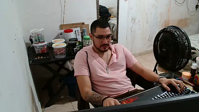 Snapshot of Leonino231 chatting on November 9, 2025, 9:02 pm Leonino231 online show from November 9, 2025, 9:02 pm