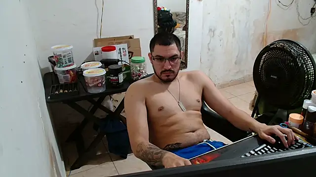 Snapshot of Leonino231 chatting on November 10, 2025, 9:47 pm Leonino231 online show from November 10, 2025, 9:47 pm