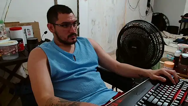 Snapshot of Leonino231 chatting on November 17, 2025, 1:00 am Leonino231 online show from November 17, 2025, 1:00 am