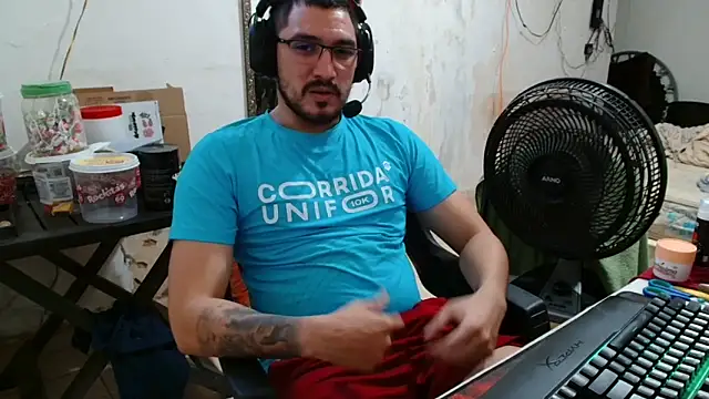 Snapshot of Leonino231 chatting on November 17, 2025, 6:03 pm Leonino231 online show from November 17, 2025, 6:03 pm