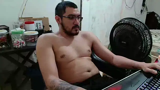 Snapshot of Leonino231 chatting on November 25, 2025, 4:18 pm Leonino231 online show from November 25, 2025, 4:18 pm