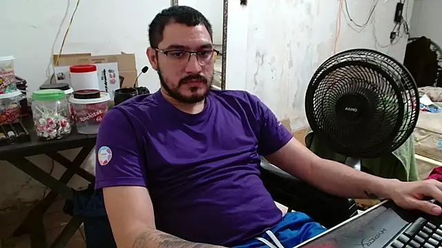 Snapshot of Leonino231 chatting on November 26, 2025, 8:10 pm Leonino231 online show from November 26, 2025, 8:10 pm