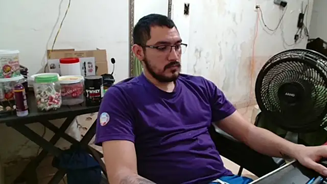 Snapshot of Leonino231 chatting on November 27, 2025, 5:26 pm Leonino231 online show from November 27, 2025, 5:26 pm