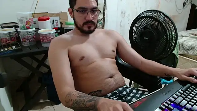 Snapshot of Leonino231 chatting on December 2, 2025, 8:04 pm Leonino231 online show from December 2, 2025, 8:04 pm