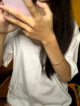 Snapshot of Nhinhi18 chatting on October 3, 2025, 2:58 pm Nhinhi18 online show from October 3, 2025, 2:58 pm