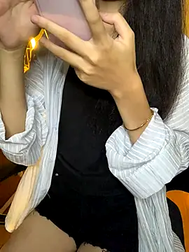 Snapshot of Nhinhi18 chatting on October 4, 2025, 3:21 pm Nhinhi18 online show from October 4, 2025, 3:21 pm