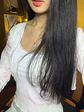 Nhinhi18 online show from March 4, 2026, 3:51 pm