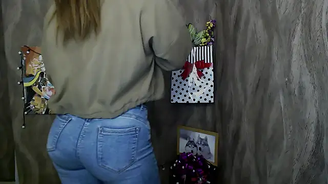 Snapshot of Linda_S_ chatting on October 7, 2025, 11:18 am Linda S online show from October 7, 2025, 11:18 am