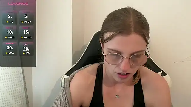 BustyKellyXXX online show from October 29, 2025, 2:19 pm