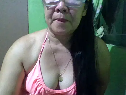 Snapshot of mommasexy29 chatting on January 18, 2026, 2:32 pm mommasexy29 online show from January 18, 2026, 2:32 pm