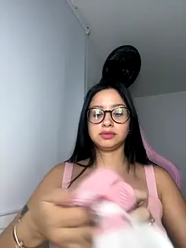 lucy grey25 online show from November 14, 2025, 9:13 pm