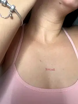 lucy grey25 online show from December 2, 2025, 1:05 pm