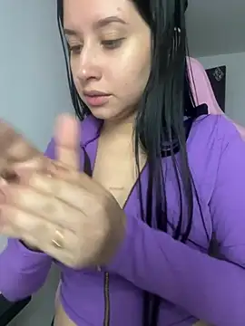 Snapshot of lucy_grey25 chatting on February 4, 2026, 1:06 pm lucy grey25 online show from February 4, 2026, 1:06 pm