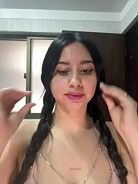 Snapshot of lucy_grey25 chatting on March 19, 2026, 7:40 pm lucy grey25 online show from March 19, 2026, 7:40 pm