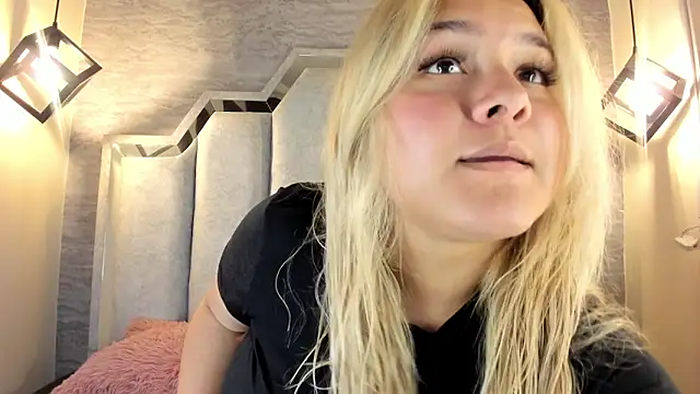 Snapshot of Zafiro_claire chatting on May 5, 2026, 6:49 pm Zafiro claire online show from May 5, 2026, 6:49 pm