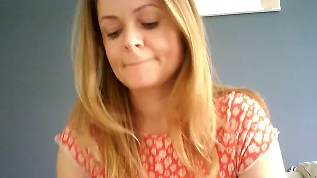 Ginger-bb online show from April 17, 2026, 8:39 am