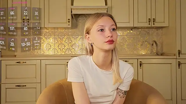 KatieFoulk online show from September 12, 2025, 3:12 pm