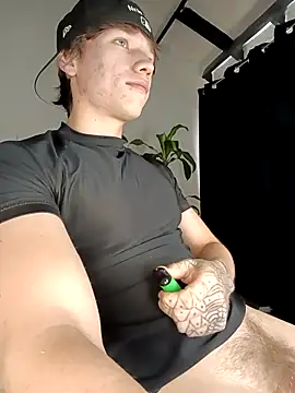 Logan sixxer online show from November 28, 2025, 3:36 pm